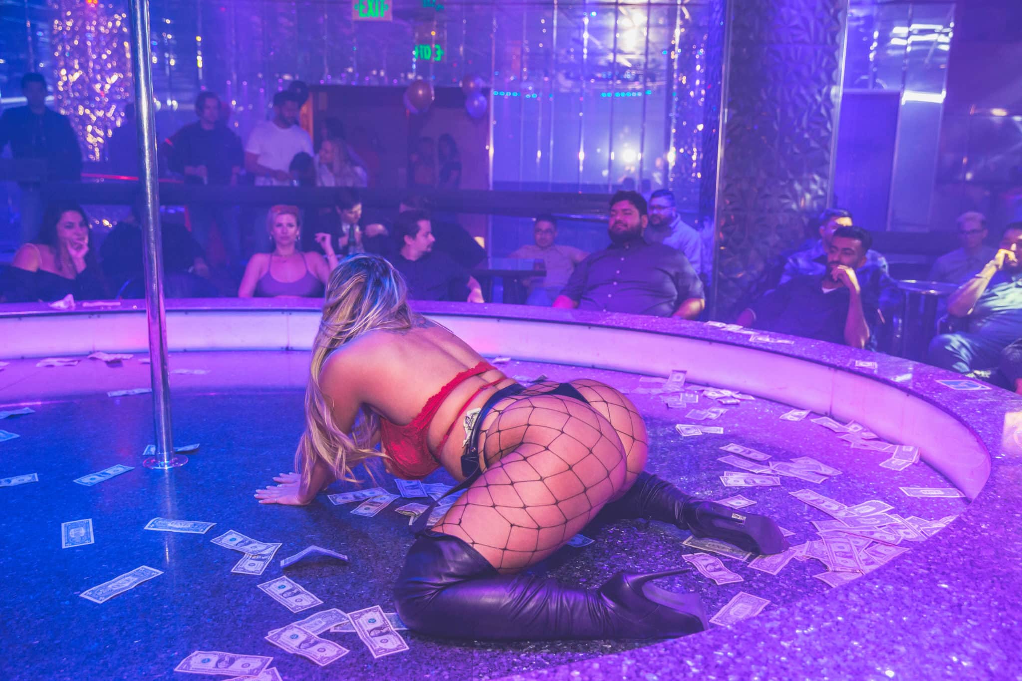 Bar Strip Nude - Full Nude Vs Full Bar Strip Clubs | Larry Flynt's Hustler Club